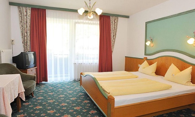Filzmoos Casa | Family room, bathtub, balcony - Hotel Bergglück