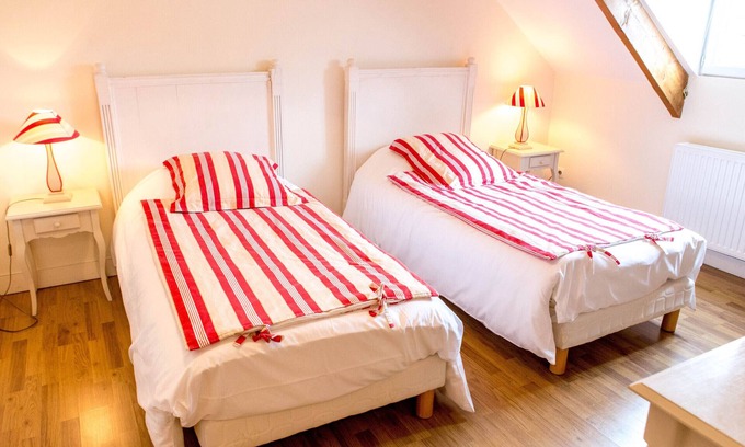 Guilly Cama Y Desayuno | Habitación familiar tranquila cerca del Loira