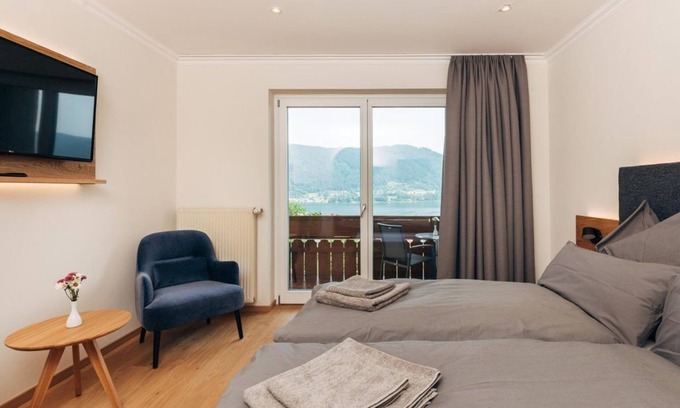 Steindorf am Ossiacher See Casa | Family room with balcony and lake view - Familiengasthof Nindler ***