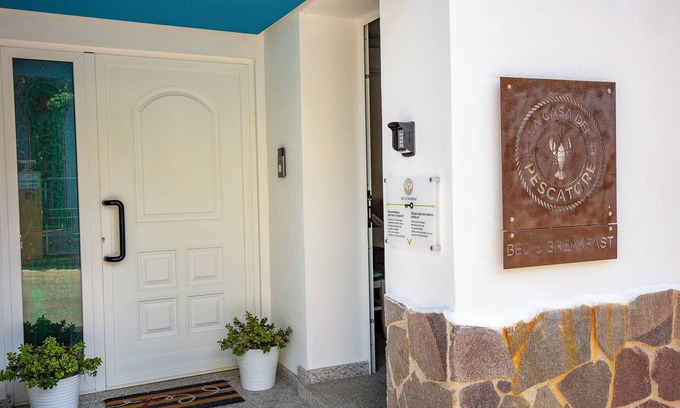 Cala Gonone Cama Y Desayuno | Family room with mountain view terrace and window overlooking the harbor.