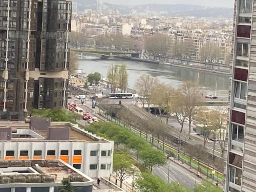 15th Arrondissement Apartamento | Family Seine & Spacious Flat 8min walk to EiffelTower AC