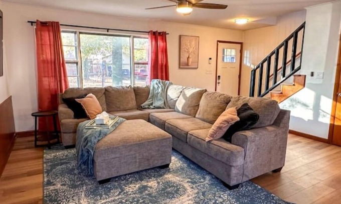 Broken Arrow Casa | Family Size Home, 5 Mins from Rose District, King Bed & Fire Pit, 2,100 sq ft!