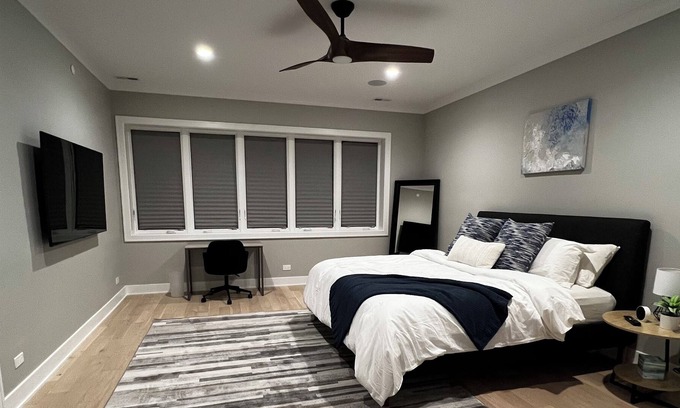 Bronzeville Casa | Family-sized 4 bedroom Oasis, 5 minutes from McCormick place and White Sox park