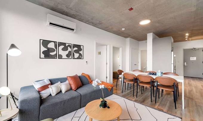 River North Hotel | Family-Sized 4BR Luxury in Downtown Chicago