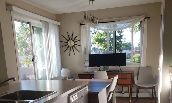 Sherwood Park Apartamento | Family sized apartment! Underground Parking.