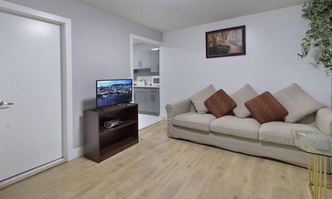 Newton Casa | Family sized Beautiful 2-bed suite- Close to major attractions