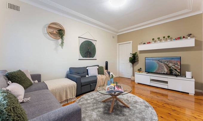 North Ryde Casa | Family-Sized Comfort - 4BR Near Macquarie & Metro