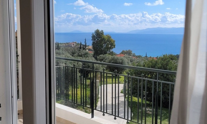 Leivathos Apartamento | Family-sized condo with stunning view - Evangelia's Residence