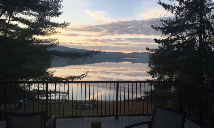 Dorset Cabaña | Family sized Muskoka lakefront cottage with sandy shoreline and beautiful views!