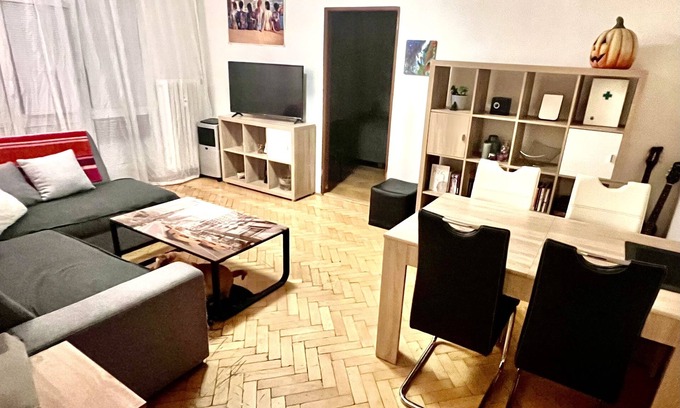 Ceske Budejovice Apartamento | Family sized, pet friendly apartment, 10 min walking to the city centre.