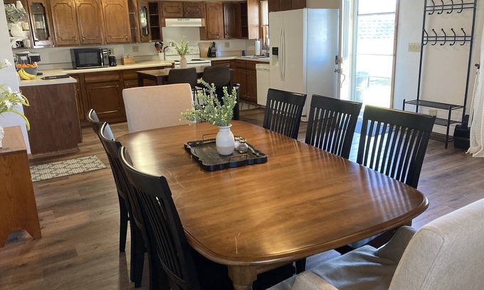 Kirksville Apartamento | Family sized, pets, one-level condo in town, laundry, grill, deck