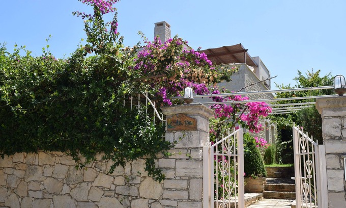 Prines Villa | Family-sized romantic villa with private pool and sea view-ALOE villa in Prines.