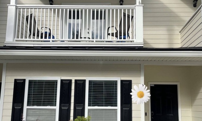 Mount Pleasant Casa | Family sized townhome! Close to Shipyard Park. Long term stays welcome!