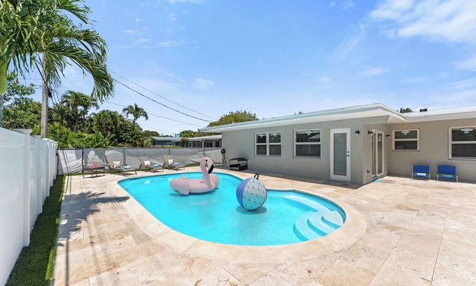 Middle River Terrace Casa | Family Splash Escape