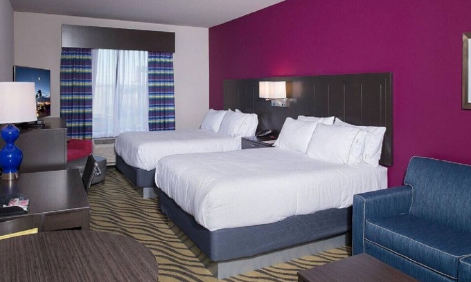 Hutchinson Casa | Family Stay in a Stylish Suite! Free Breakfast!