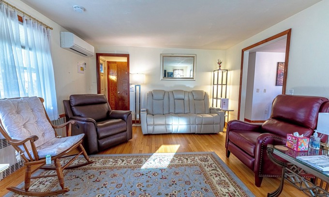 Middletown Casa | Family Stays: Middletown, CT