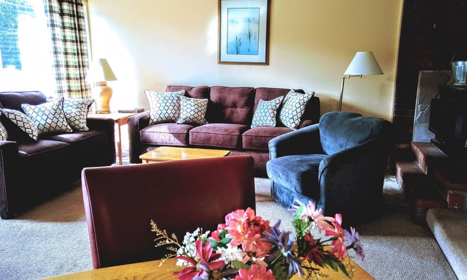 Intervale Condominio | Family Style Mountain Condo 5 Minutes to North Conway! Amenities!