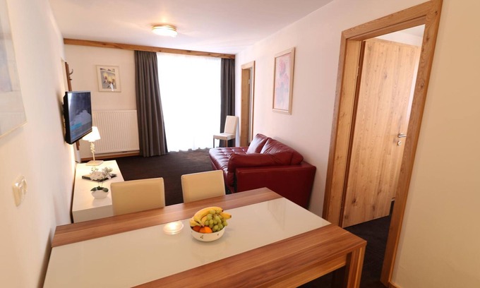 Rauris Cabaña | Suite familiar con baño, WC - Bräu, *** Hotel-Gasthof