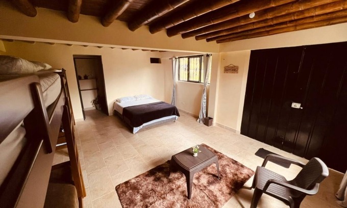 Filandia Cabaña | Family bedroom for 6 with private bathroom and living area