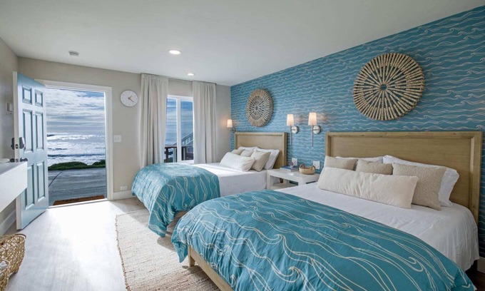 Shelter Cove Casa | Family Suite | Jacuzzi | Double Queen | Rm 6