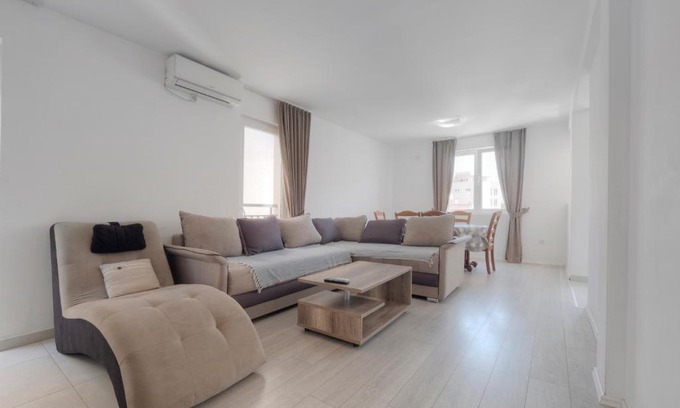 Maini Apartamento | Family Three bedroom Apartment Brando