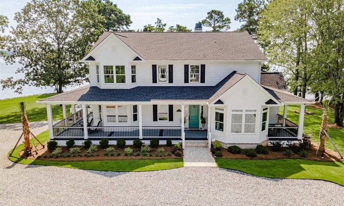 Chapin Casa | Family Ties Lakefront Estate