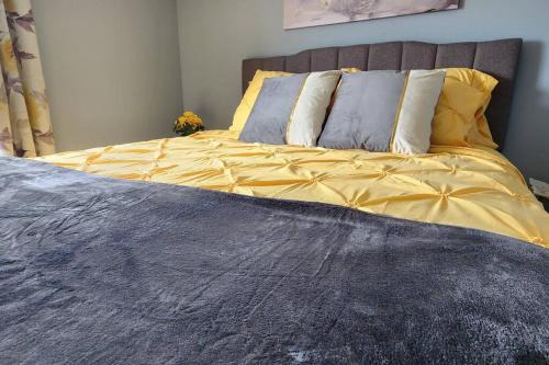 Twillingate Casa | Family Ties Vacation Home - Rossy House