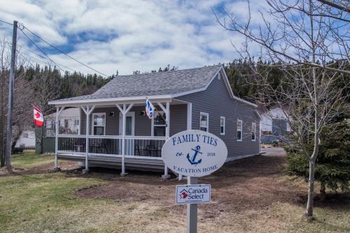 Twillingate Casa | Family Ties Vacation Home - Greenham House