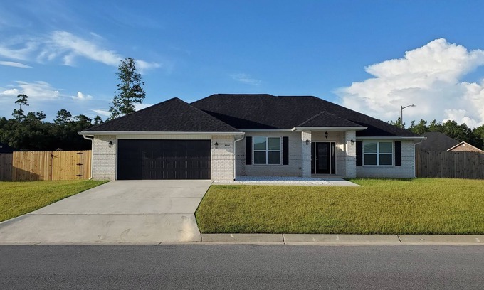 Harold Casa | Family Time & Tides, Charming 3-bedroom home with WiFi, AC in peaceful Milton