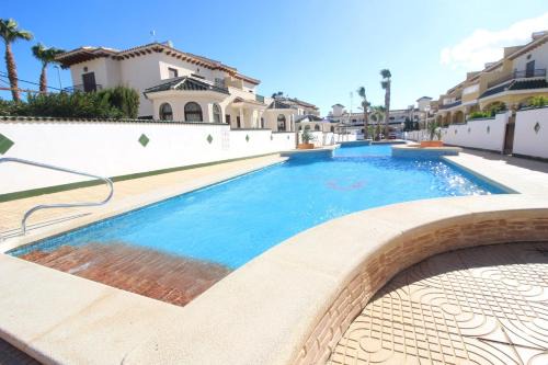 Quesada Casa | Family Townhouse 6 sleeps Maribel