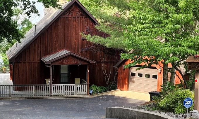 Scottsville Casa | Family Vaca walk path to Barren River Lake. Kayak/Canoes/dock