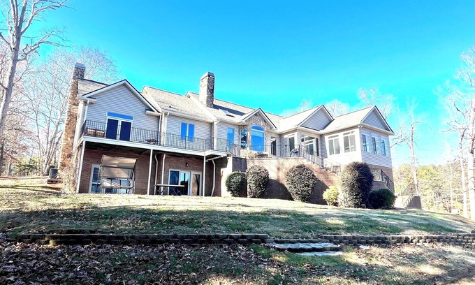 West Union Casa | Family Venture on Lake Keowee with dock