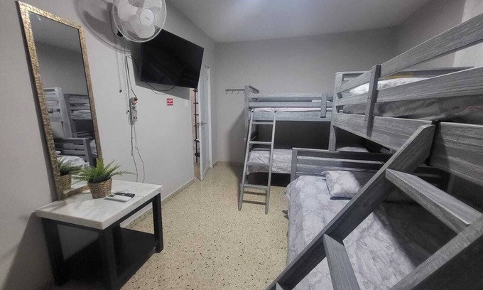 Vega Baja Apartamento | Villa Familiar Apt. 2, Cerca de Playa Marbella, Parking y Wi-Fi