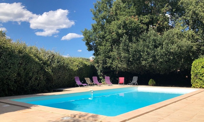 Collias Casa | Villa familiar para 10 personas con gran piscina y amplio jardín.
