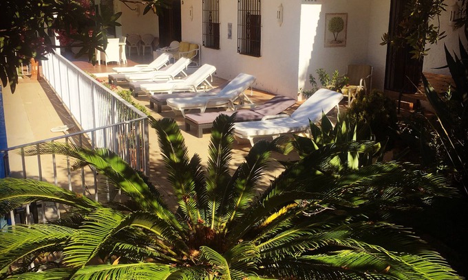 Marbella Villa | Villa familiar en las faldas de Marbella, con jardín privado y piscina cercada.