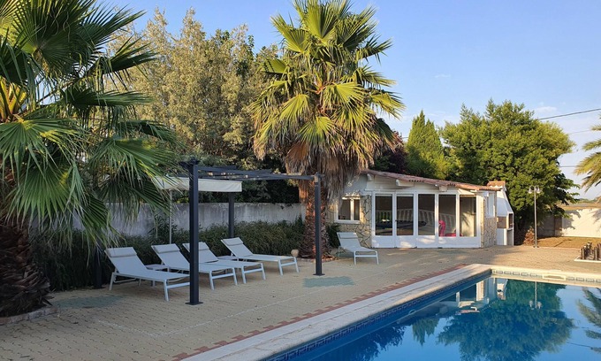 Marseillan Villa | Villa familiar situada en un jardín mediterráneo con vistas a la laguna de Thau