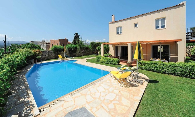 Prinos Villa | Villa familiar con amplio espacio exterior, piscina y alojamiento espacioso