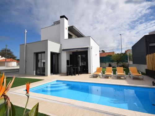 Foz do Arelho Villa | Family Villa with Terrace and Pool