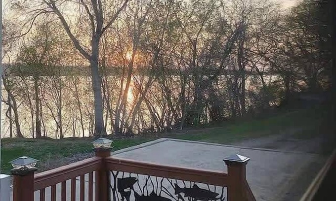 Ortonville Casa | Family Waterfront Villa