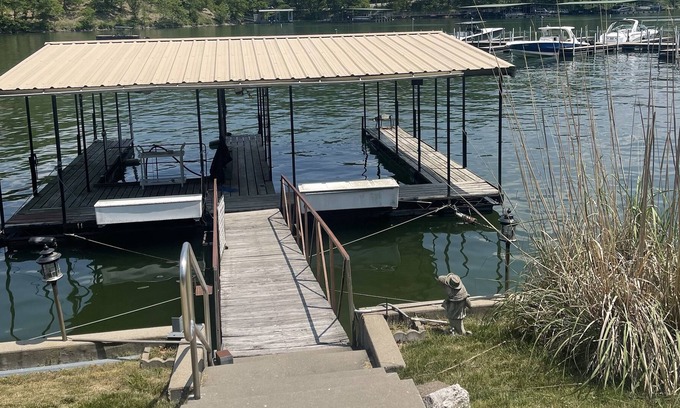 Camdenton Cabaña | Famliy and Pet Friendly and Fun 3 bedroom 1.5 Bath Lakefront w Dock