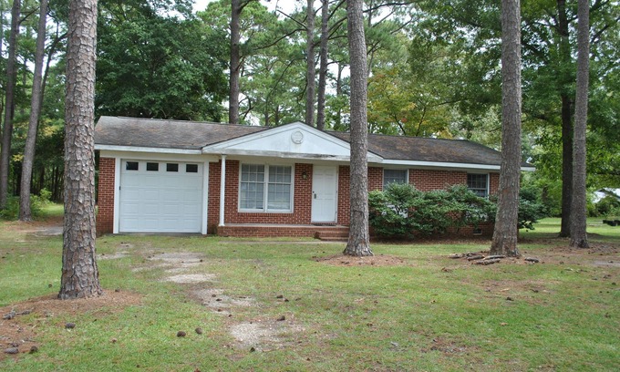 Oriental Casa | Fan Tail is located in Minnesott Beach, close to golf and ferry