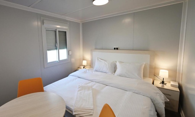 Doha Cama Y Desayuno | Fan Village Cabins Free Zone