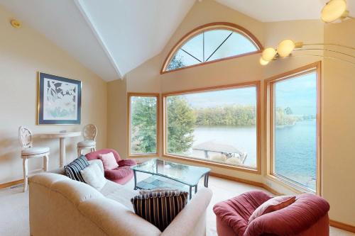 Livingston Casa | Fancy Free