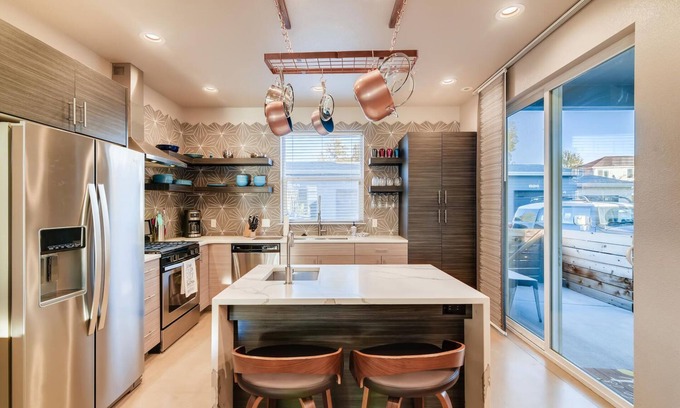 Old Town North Casa | Fancy Townhome Near Old Town, Breweries and River!