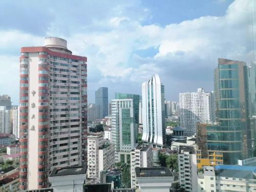 Downtown Shanghai Apartamento | Fanhua Life IN Nanjing West Road Store 2