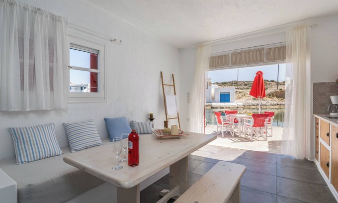 Milos Apartamento | Fani Dream Suite 3 Waterfront luxurious Newly renovated Boat House max 5 persons