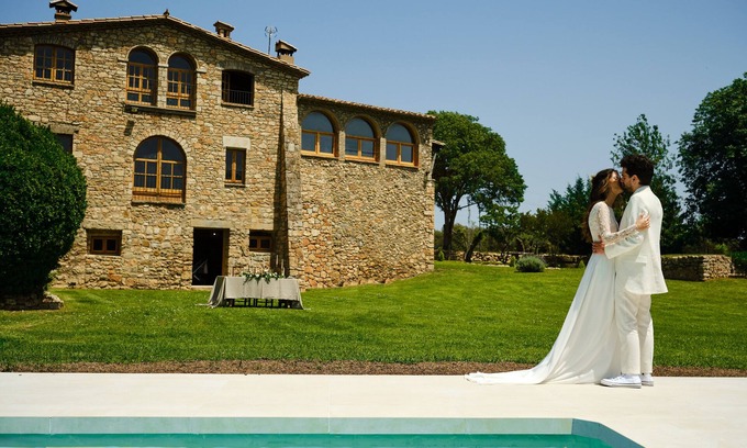 Serinya Otro | Fantástica masía rodeada de más de 10.000 m2 de jardín con una preciosa piscina.
