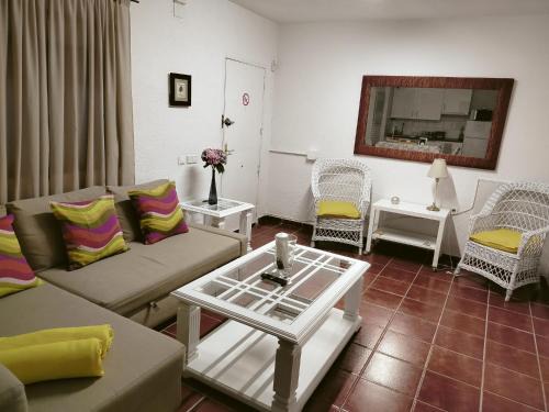 Guadalmar Apartamento | Fantástico apartamento con piscina comunitaria junto al mar en Málaga