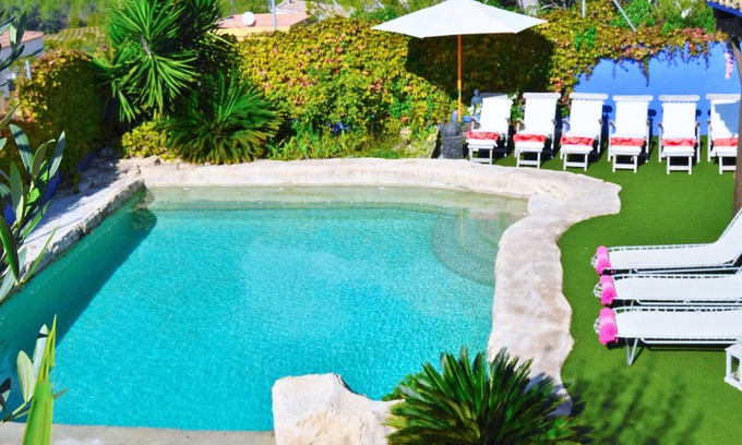 Sant Pere de Ribes Villa | Fantástica Villa a 5 minutos de Sitges!! 19 SLEEPERS, wifi, piscina