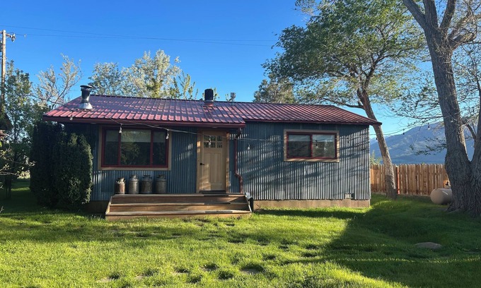 Gardnerville Cabaña | Fantastic 2-bedroom cottage in Gardnerville,NV. Just 20 minutes from Lake Tahoe.